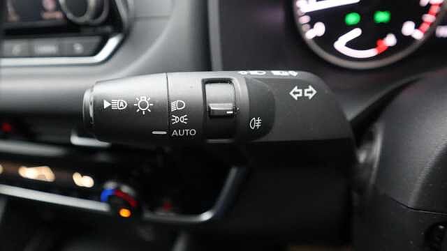 Nissan Qashqai 1.3 DIG-T MHEV Acenta Premium SUV 5dr Petrol Hybrid XTRON Euro 6 (s/s) (158 ps)