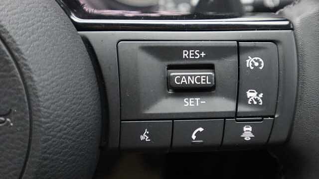 Nissan Qashqai 1.3 DIG-T MHEV Acenta Premium SUV 5dr Petrol Hybrid XTRON Euro 6 (s/s) (158 ps)