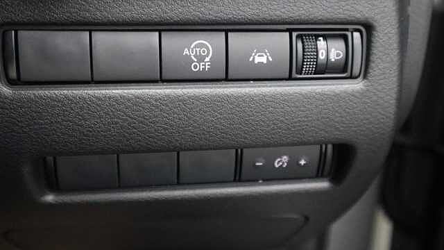 Nissan Qashqai 1.3 DIG-T MHEV Acenta Premium SUV 5dr Petrol Hybrid XTRON Euro 6 (s/s) (158 ps)