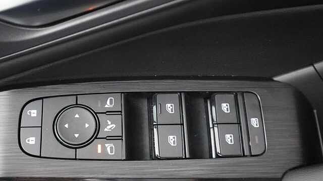 Nissan Qashqai 1.3 DIG-T MHEV Acenta Premium SUV 5dr Petrol Hybrid XTRON Euro 6 (s/s) (158 ps)