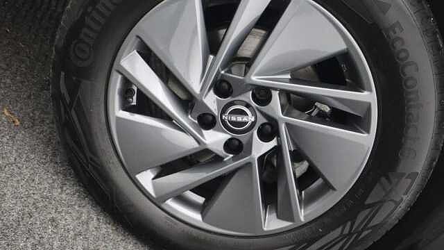 Nissan Qashqai 1.3 DIG-T MHEV Acenta Premium SUV 5dr Petrol Hybrid XTRON Euro 6 (s/s) (158 ps)