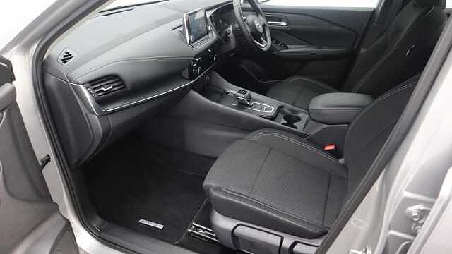 Nissan Qashqai 1.3 DIG-T MHEV Acenta Premium SUV 5dr Petrol Hybrid XTRON Euro 6 (s/s) (158 ps)