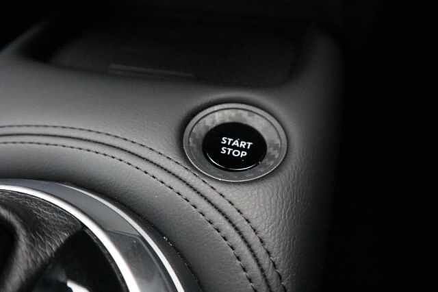 Nissan Juke 1.6 N-Connecta SUV 5dr Petrol Hybrid Auto Euro 6 (143 ps)