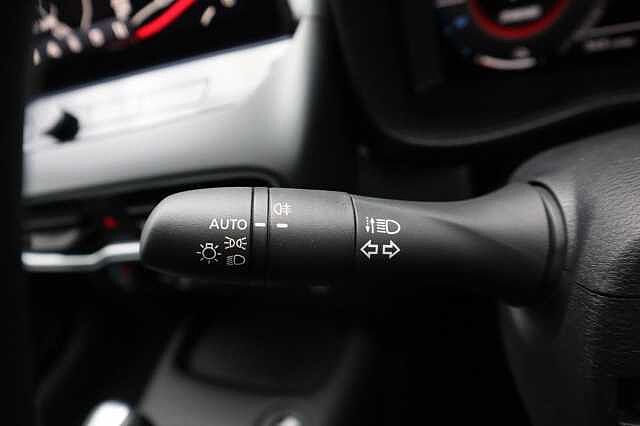 Nissan Juke 1.6 N-Connecta SUV 5dr Petrol Hybrid Auto Euro 6 (143 ps)