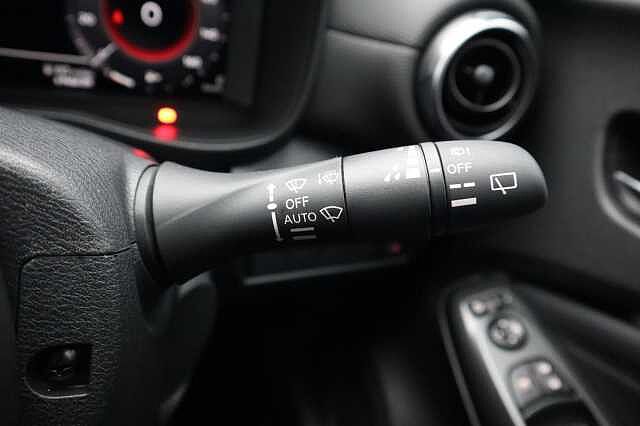 Nissan Juke 1.6 N-Connecta SUV 5dr Petrol Hybrid Auto Euro 6 (143 ps)