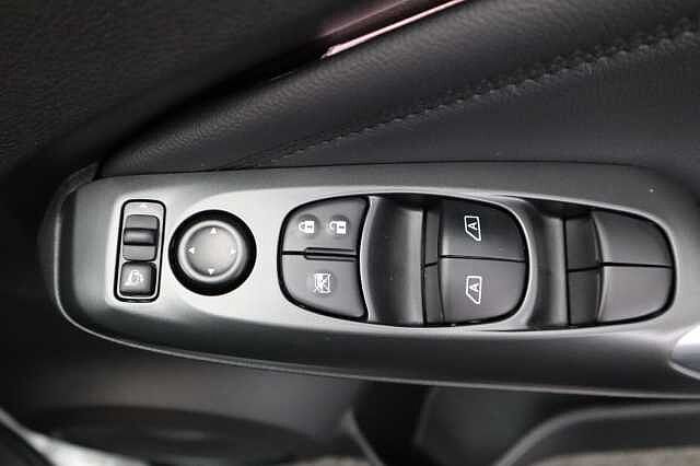 Nissan Juke 1.6 N-Connecta SUV 5dr Petrol Hybrid Auto Euro 6 (143 ps)