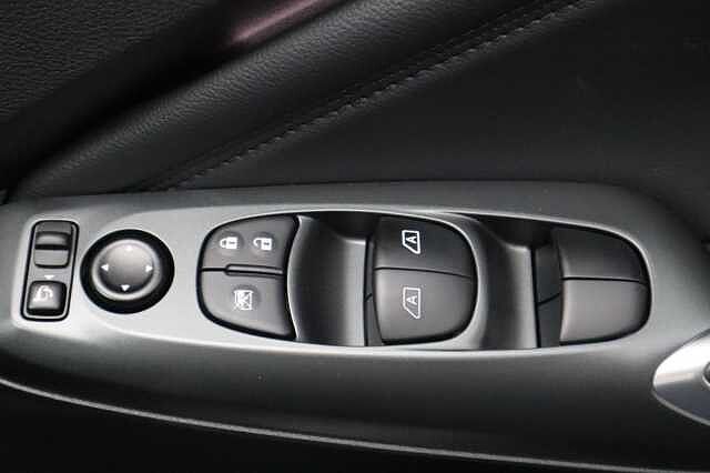 Nissan Juke 1.6 N-Connecta SUV 5dr Petrol Hybrid Auto Euro 6 (143 ps)