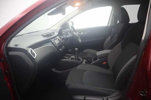 Nissan Qashqai 1.3 DIG-T N-Connecta SUV 5dr Petrol Manual Euro 6 (s/s) (160 ps)