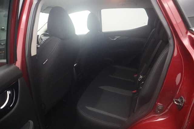 Nissan Qashqai 1.3 DIG-T N-Connecta SUV 5dr Petrol Manual Euro 6 (s/s) (160 ps)
