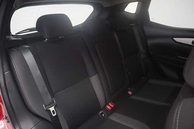 Nissan Qashqai 1.3 DIG-T N-Connecta SUV 5dr Petrol Manual Euro 6 (s/s) (160 ps)