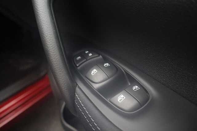 Nissan Qashqai 1.3 DIG-T N-Connecta SUV 5dr Petrol Manual Euro 6 (s/s) (160 ps)