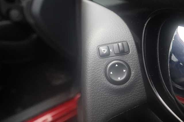 Nissan Qashqai 1.3 DIG-T N-Connecta SUV 5dr Petrol Manual Euro 6 (s/s) (160 ps)