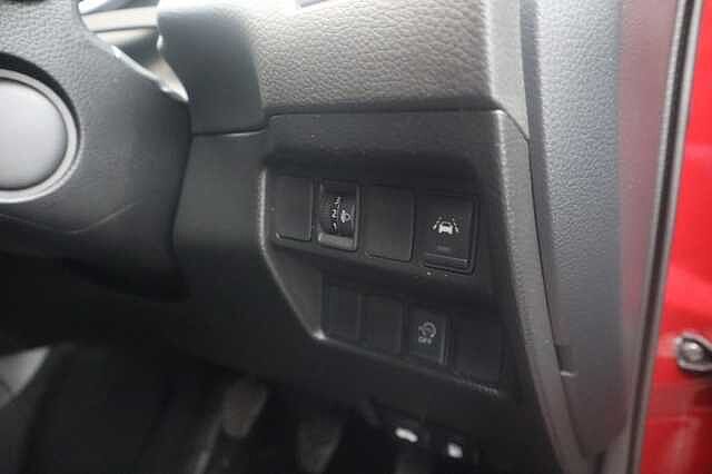 Nissan Qashqai 1.3 DIG-T N-Connecta SUV 5dr Petrol Manual Euro 6 (s/s) (160 ps)