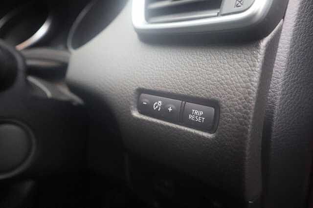 Nissan Qashqai 1.3 DIG-T N-Connecta SUV 5dr Petrol Manual Euro 6 (s/s) (160 ps)