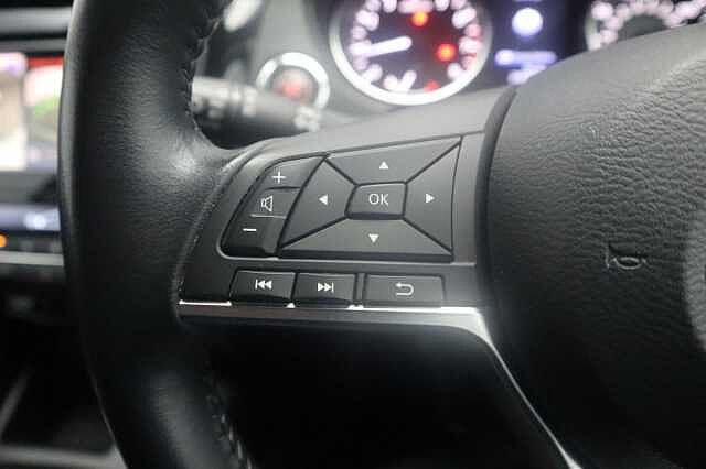 Nissan Qashqai 1.3 DIG-T N-Connecta SUV 5dr Petrol Manual Euro 6 (s/s) (160 ps)