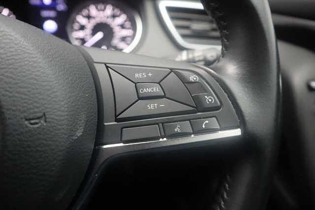 Nissan Qashqai 1.3 DIG-T N-Connecta SUV 5dr Petrol Manual Euro 6 (s/s) (160 ps)