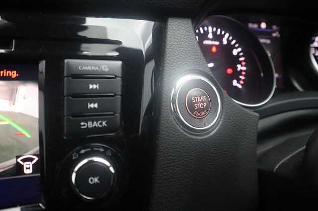 Nissan Qashqai 1.3 DIG-T N-Connecta SUV 5dr Petrol Manual Euro 6 (s/s) (160 ps)
