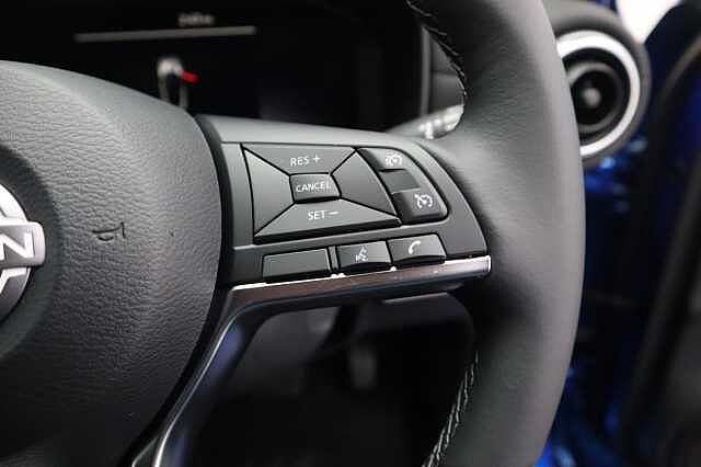 Nissan Juke 1.6 N-Connecta SUV 5dr Petrol Hybrid Auto Euro 6 (143 ps)