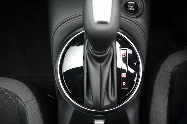 Nissan Juke 1.6 N-Connecta SUV 5dr Petrol Hybrid Auto Euro 6 (143 ps)
