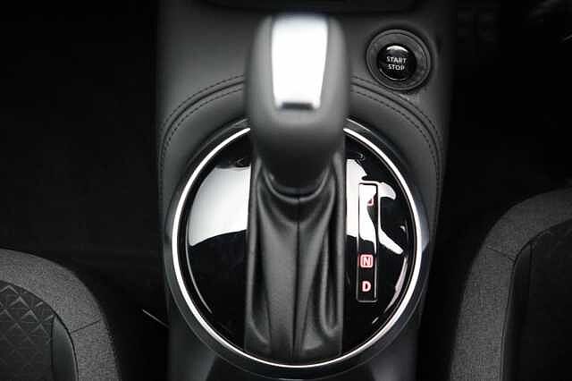 Nissan Juke 1.6 N-Connecta SUV 5dr Petrol Hybrid Auto Euro 6 (143 ps)