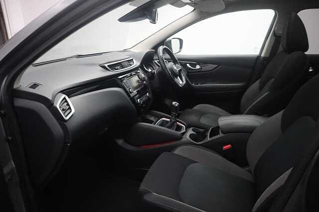 Nissan Qashqai 1.3 DIG-T N-Connecta SUV 5dr Petrol Manual Euro 6 (s/s) (140 ps)