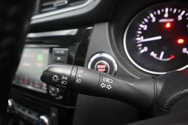 Nissan Qashqai 1.3 DIG-T N-Connecta SUV 5dr Petrol Manual Euro 6 (s/s) (140 ps)
