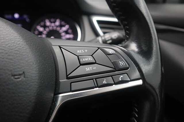 Nissan Qashqai 1.3 DIG-T N-Connecta SUV 5dr Petrol Manual Euro 6 (s/s) (140 ps)